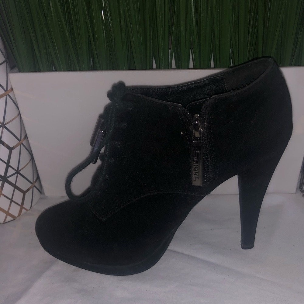 Black Shoe Tie Heel Booties